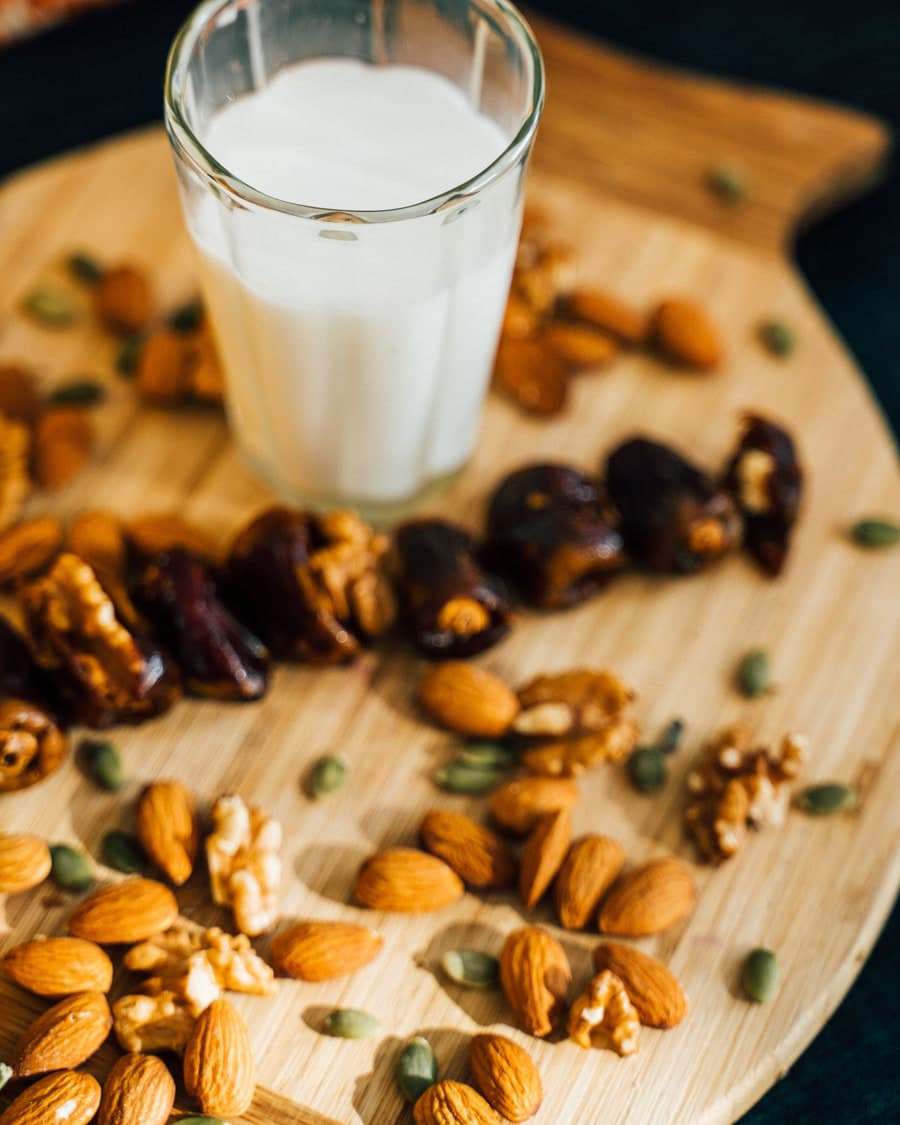 Dates Almond Shake